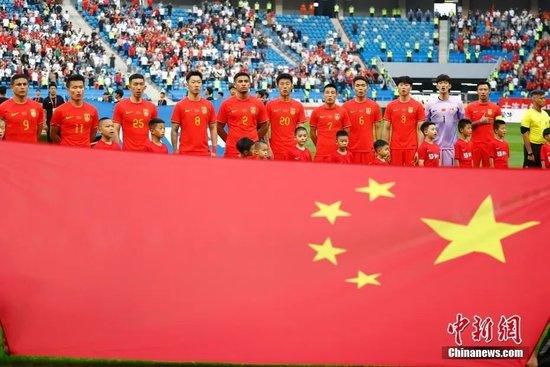 现实时空里，十年夫妻淡如水，失去之后才懂得珍惜，但平行时空里两人已经变成最熟悉的陌生人